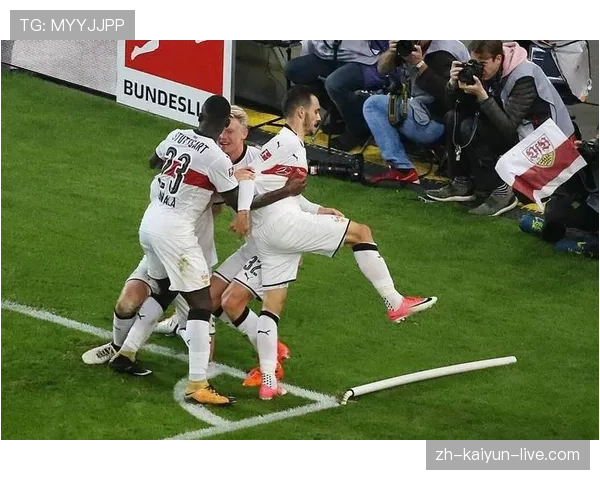 多特蒙德防线频繁被打穿，站位漏洞显现对赛季防守稳定性造成考验