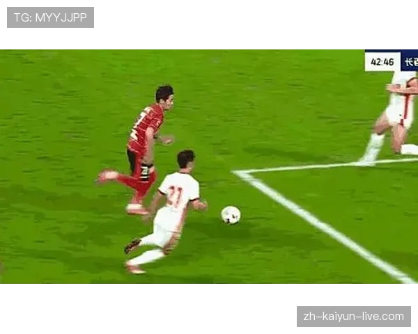 点球开踢时其他队员提前进入禁区，裁判该如何判罚？