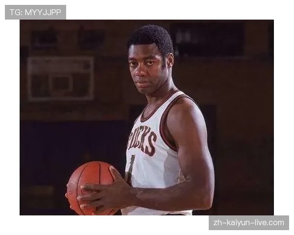 罗伯特森持球突击制造空位区别于魔术师无球策应