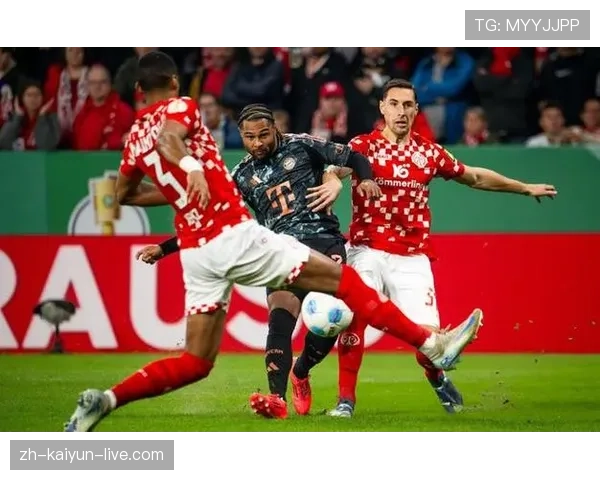 格纳布里边路爆破压制对手防线，关键战成拜仁进攻强点